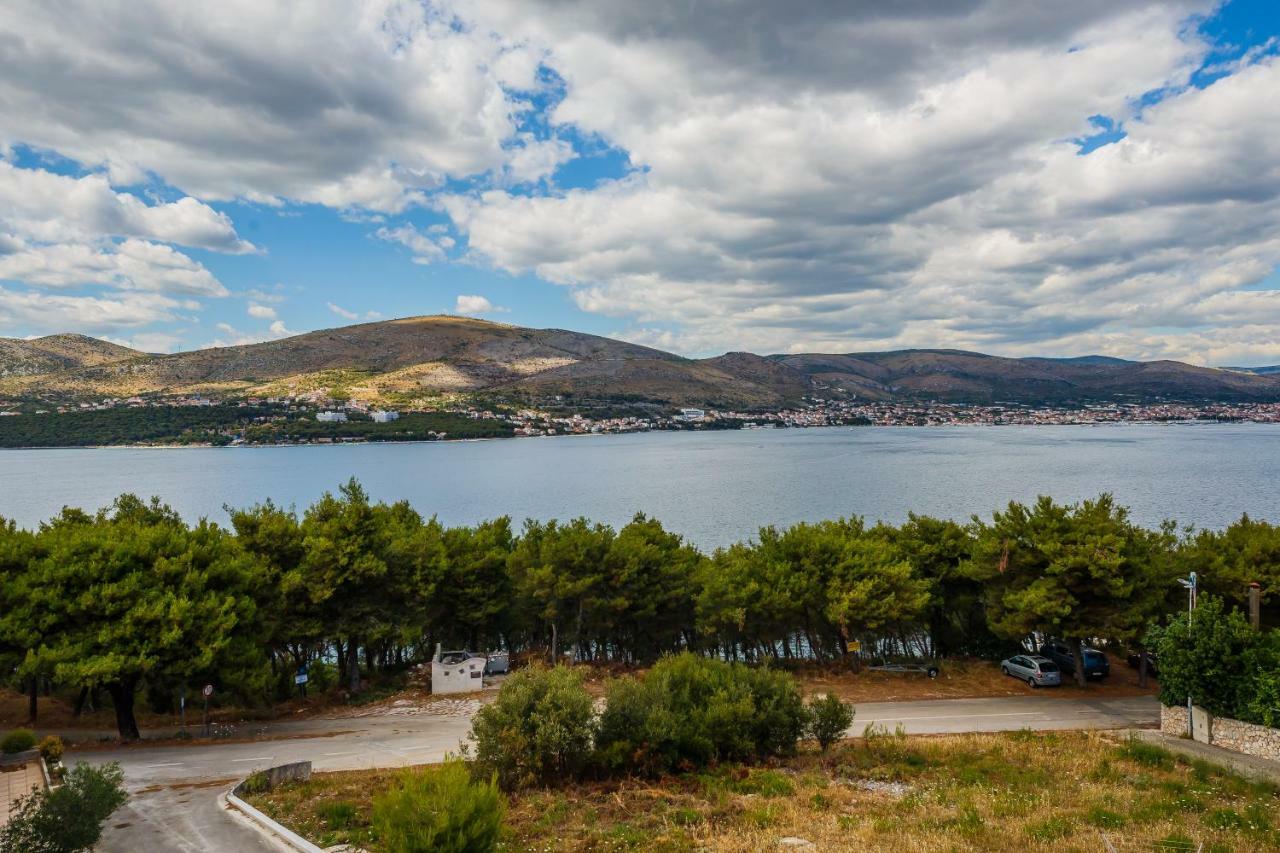 Apartments Mare Trogir Bagian luar foto