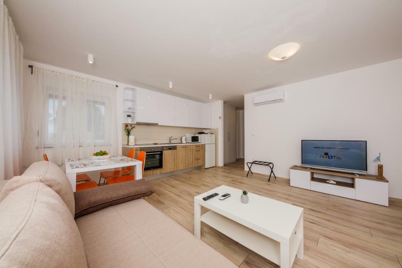 Apartments Mare Trogir Bagian luar foto