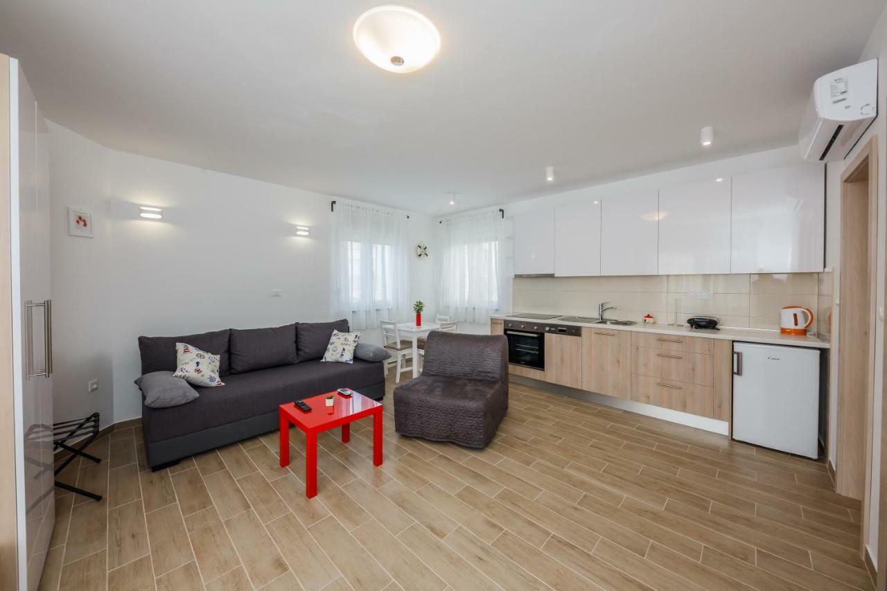 Apartments Mare Trogir Bagian luar foto